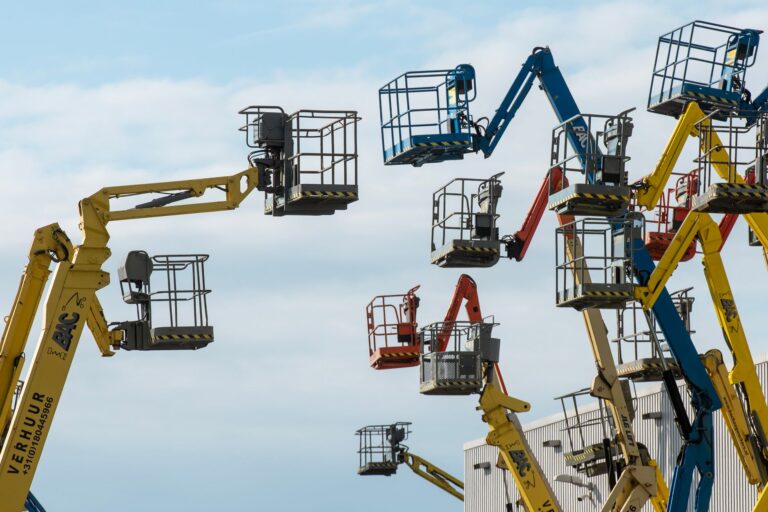 Hoogwerker transport: machines veilig verplaatsen