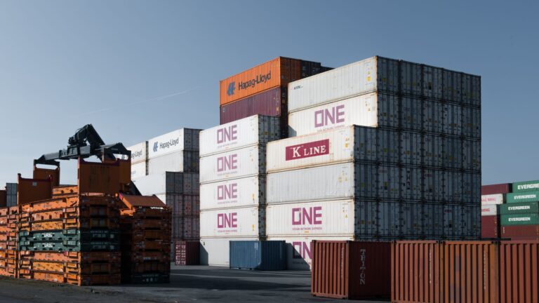 Zeecontainer huren of kopen: wat kost het in 2026?