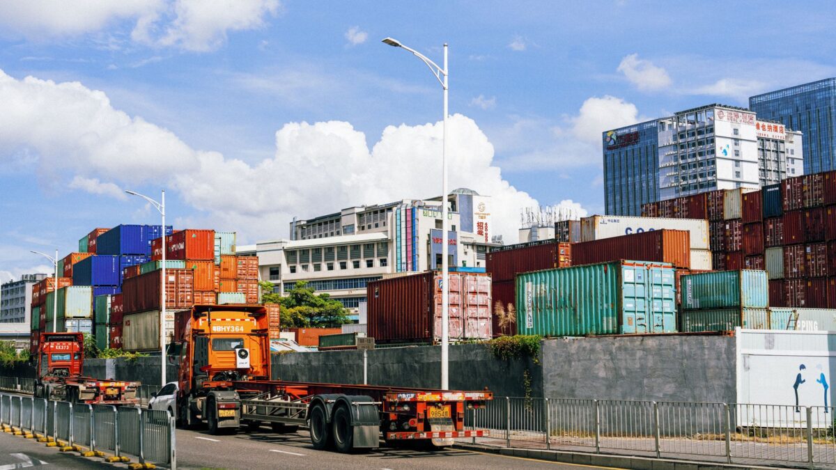 Zeecontainer vervoeren: afmetingen, kosten en regels